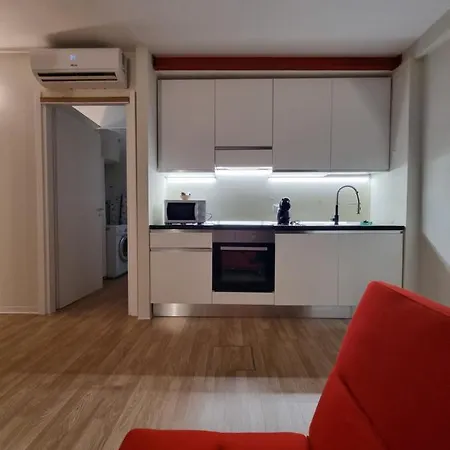 Movida Loft A Piazza Marconi Lido - A 1 Minuto!!! بيت للعطل *